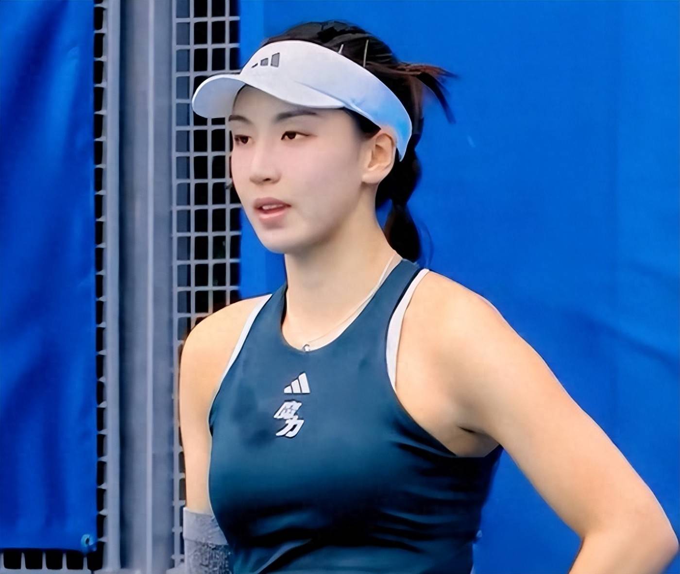 场上显得尤 场上显得尤