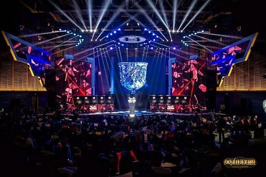 斯基为中心 斯基为中心